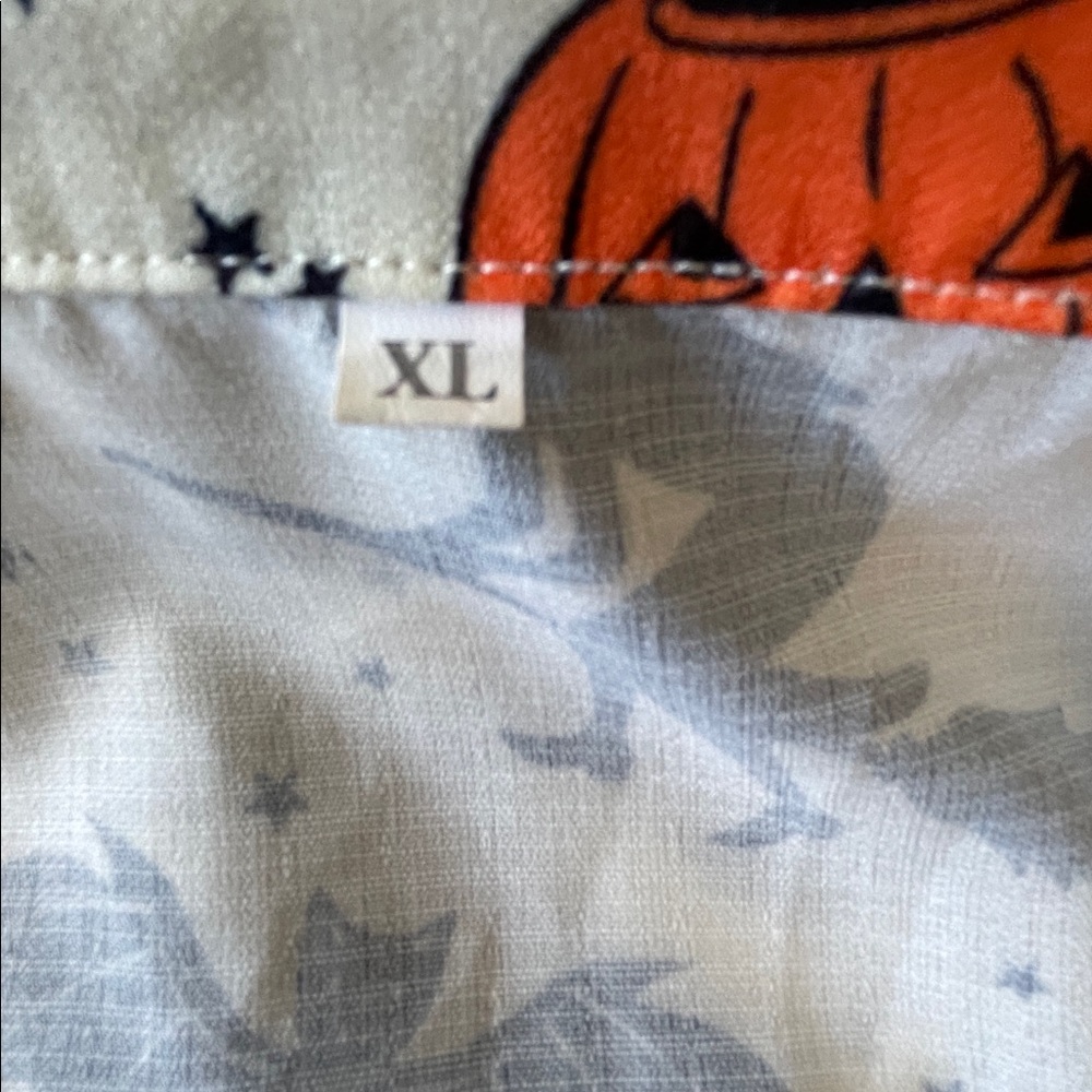 🎃Halloween Themed Long Sleeve Button-Up Shirt  Women’s Size XL - Picture 5 of 5